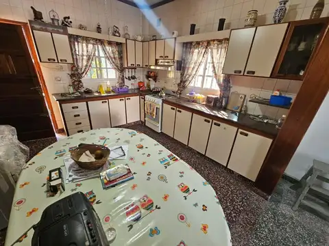 Casa en Venta con 3 cocheras