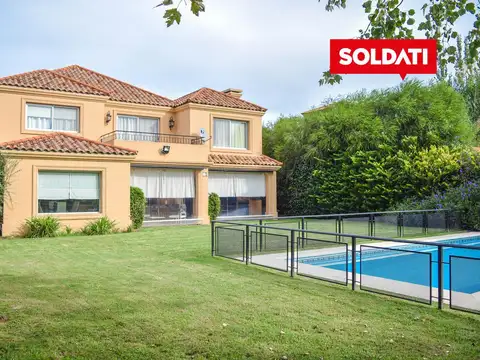 Casa en VENTA en exclusiva, Ayres de Pilar, 5 cuartos y piscina. Excelente estado.