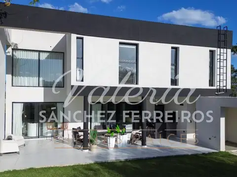 Casa en Venta - 4 dormitorios - USD 550.000