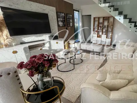 Casa en Venta con 2 cocheras