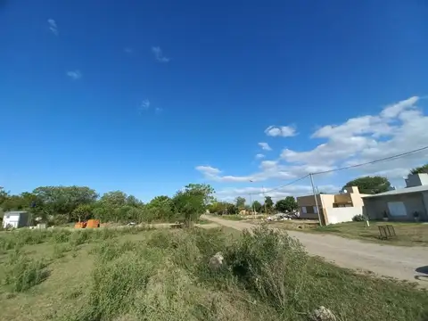 VENTA AMPLIO LOTE EN FELICIA 