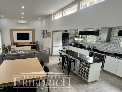CASA EN VENTA - CLUB DE CAMPO CARDENAL DEL MONTE