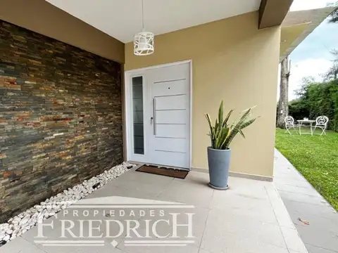 Casa 4 ambientes con 3 baños