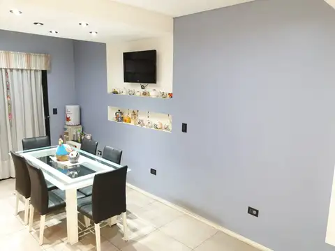 Casa 6 ambientes con 2 baños