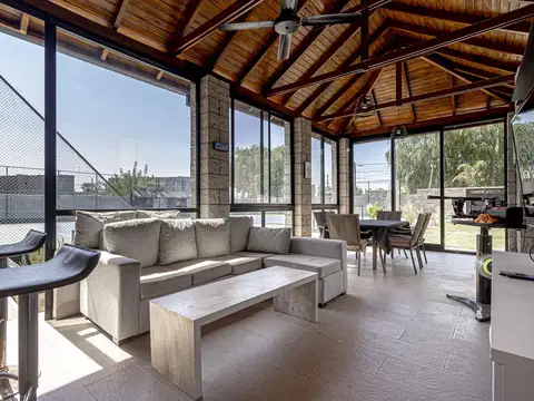 Casa en venta 4 ambientes - Cancha de tenis