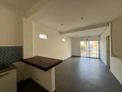 Depto Tipo Casa Monoambiente con 1 baño