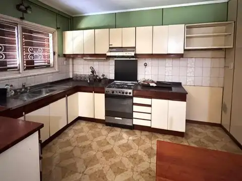 CASA 5 AMBIENTES EN VENTA MERLO CENTRO