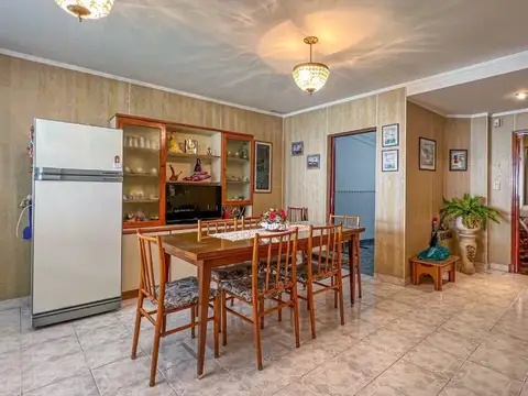 Casa 6 ambientes con 3 baños