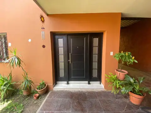 Casa en Venta con 3 cocheras