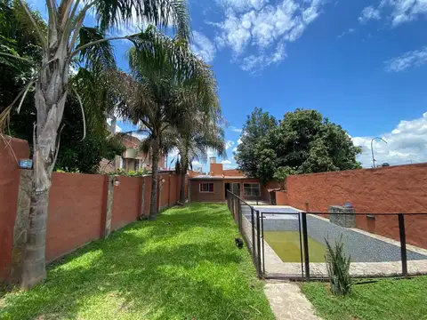 VENTA CASA 3 DORM, QUINCHO Y PILETA. LAMADRID 2600