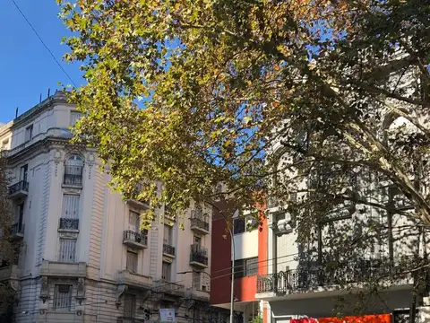 Av. Corrientes al 1900