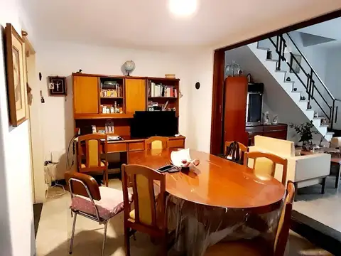 Casa 5 ambientes con 2 baños