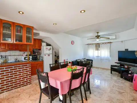 VENTA CASA DOS DORMITORIOS EN LA PLATA