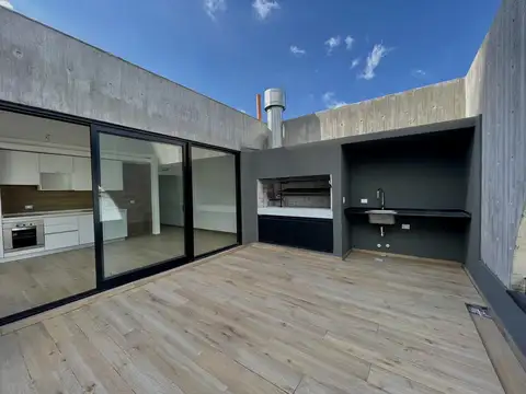VENTA URGENTE    3 AMB CON COCHERA Y TERRAZA PROPIA CON PARRILLA.