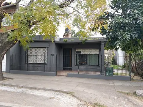 Venta 2 casas 3 amb c/u Ituzaingo a precio de lote