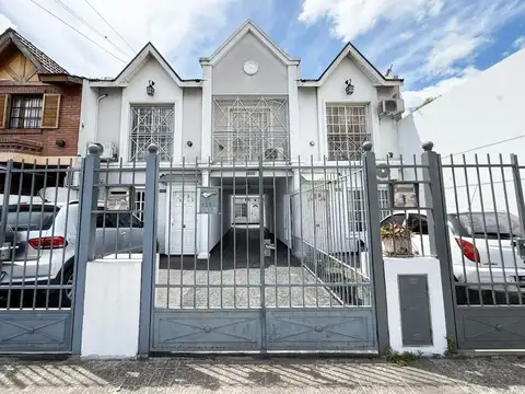 Triplex 4 Ambientes En Ramos Mejia. Apto Credito Sin Expensas