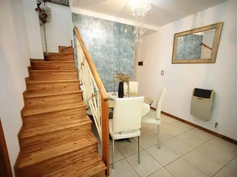 Depto Tipo Casa 4 ambientes con 2 baños
