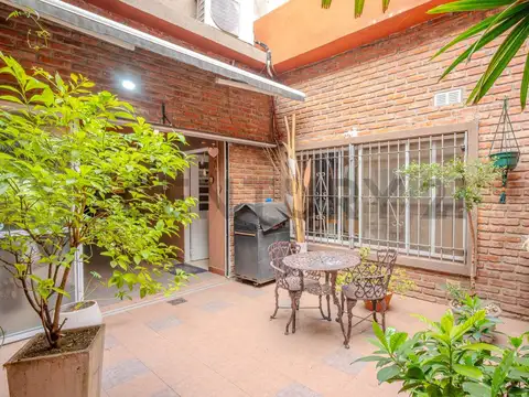 VENTA CASA DE CATEGORIA HAEDO NORTE, 4 DORMITORIOS, PATIO. EVALUA PERMUTA