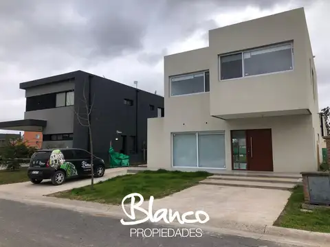 Casa  en Venta en Vila Marina, Villanueva,  Tigre, G.B.A. Zona Norte