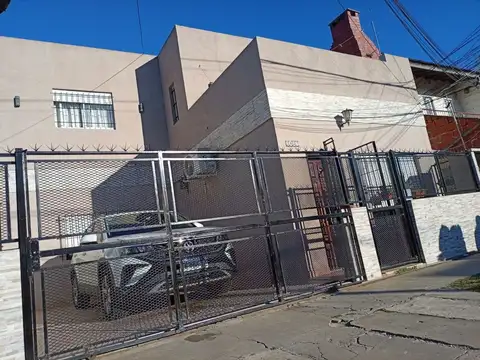 Depto Tipo Casa 4 ambientes con 2 baños