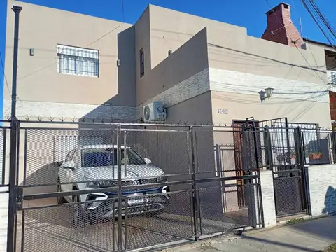 VENTA CASA PH 4 AMB TERRAZA Y PARRILLA EN CASTELAR