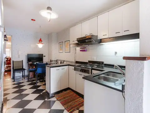 VENTA DUPLEX 4 AMB/ PATIO/2 COCH-PERMUTA FLORESTA