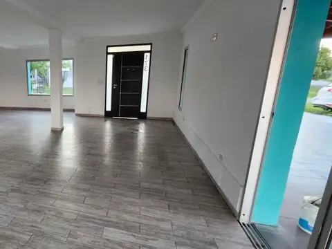 Gran Casa en Venta  4amb - B. Laguna Azul