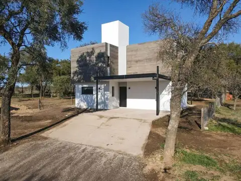 SE VENDE CASA EN VALLE DEL GOLF A ESTRENAR!!