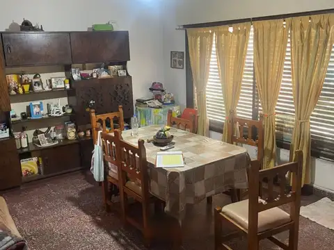 Casa en venta - 2 Dormitorios 1 Baño - 315mts2 - Moreno