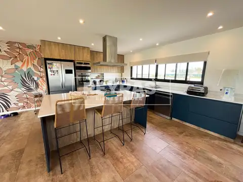 Casa 5 ambientes con 4 baños