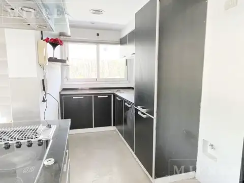 Casa en alquiler anual sin muebles sobre lote Interno en Los Sauces, Nordelta