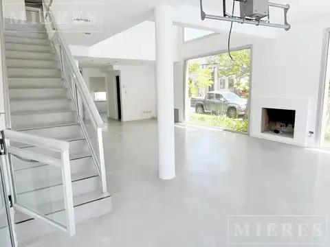 Casa 6 ambientes con 2 baños