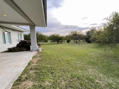 Casa 5 ambientes con 2 baños