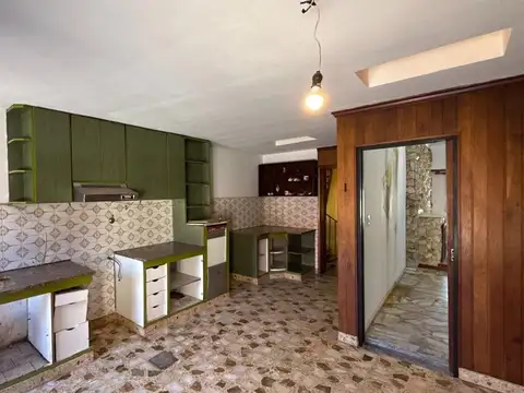 Casa 5 ambientes con 2 baños