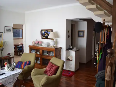 Depto Tipo Casa en Alquiler de 4 ambientes