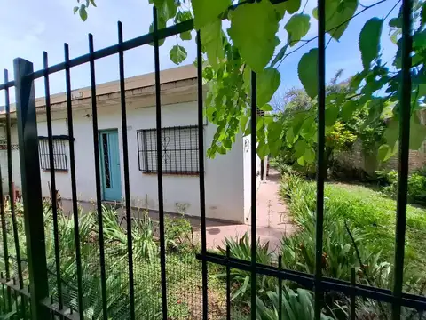 VENTA 2 CASAS 3 AMB CADA UNA EN ESPEJO JOSE C PAZ