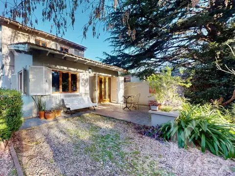 Casa de 4 dormitorios con pileta en venta en City Bell