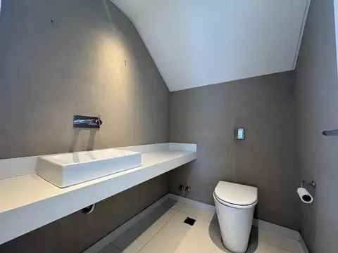 Casa 4 ambientes con 4 baños