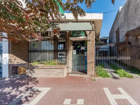 VENTA / PERMUTA - Casa -  4 dormitorios con local -  Capitán Bermúdez