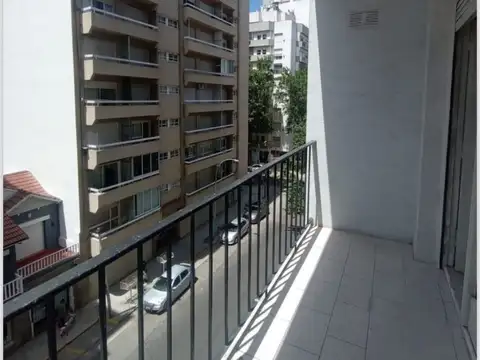 VENTA. Departamento 2 amb. con balcón a la calle. GASCON 1600. MAR DEL PLATA