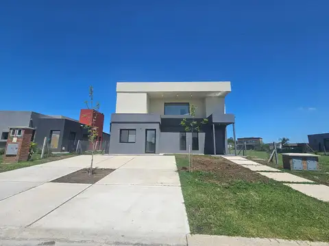 Santa Lucia, Pilar del Este. 100