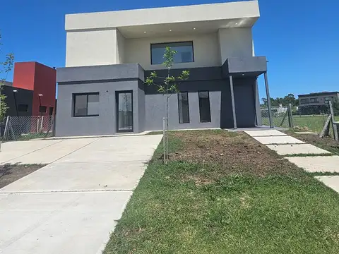 Casa  en Venta en Santa Lucia, Pilar del Este, Pilar