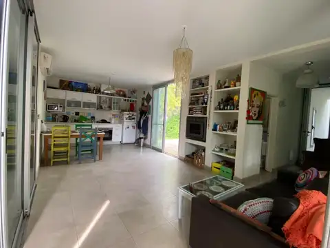 Casa moderna funcional, super luminosa doble vidrio, losa radiante