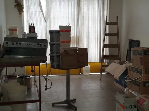 Local en Alquiler en Villa Luzuriaga, $ 750.000