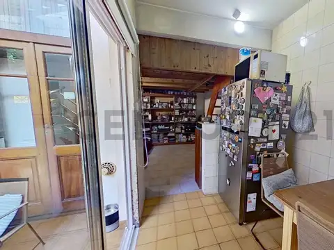 Guayaquil 755 , Piso 0