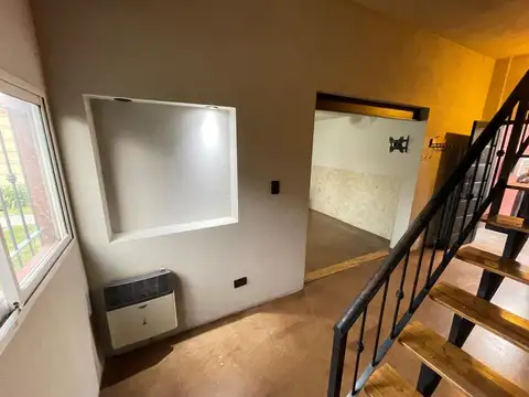 Depto Tipo Casa en Alquiler con 1 cocheras