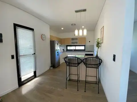 Casa en Venta en Pilar del Este - Santa Lucia, USD 180.000
