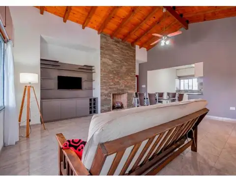 Casa 5 ambientes con 1 baño