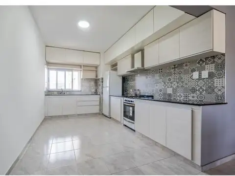 Rioja N° 1033 Bis , Piso 0
