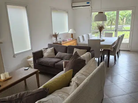 Casa en Alquiler Temporal con 3 cocheras